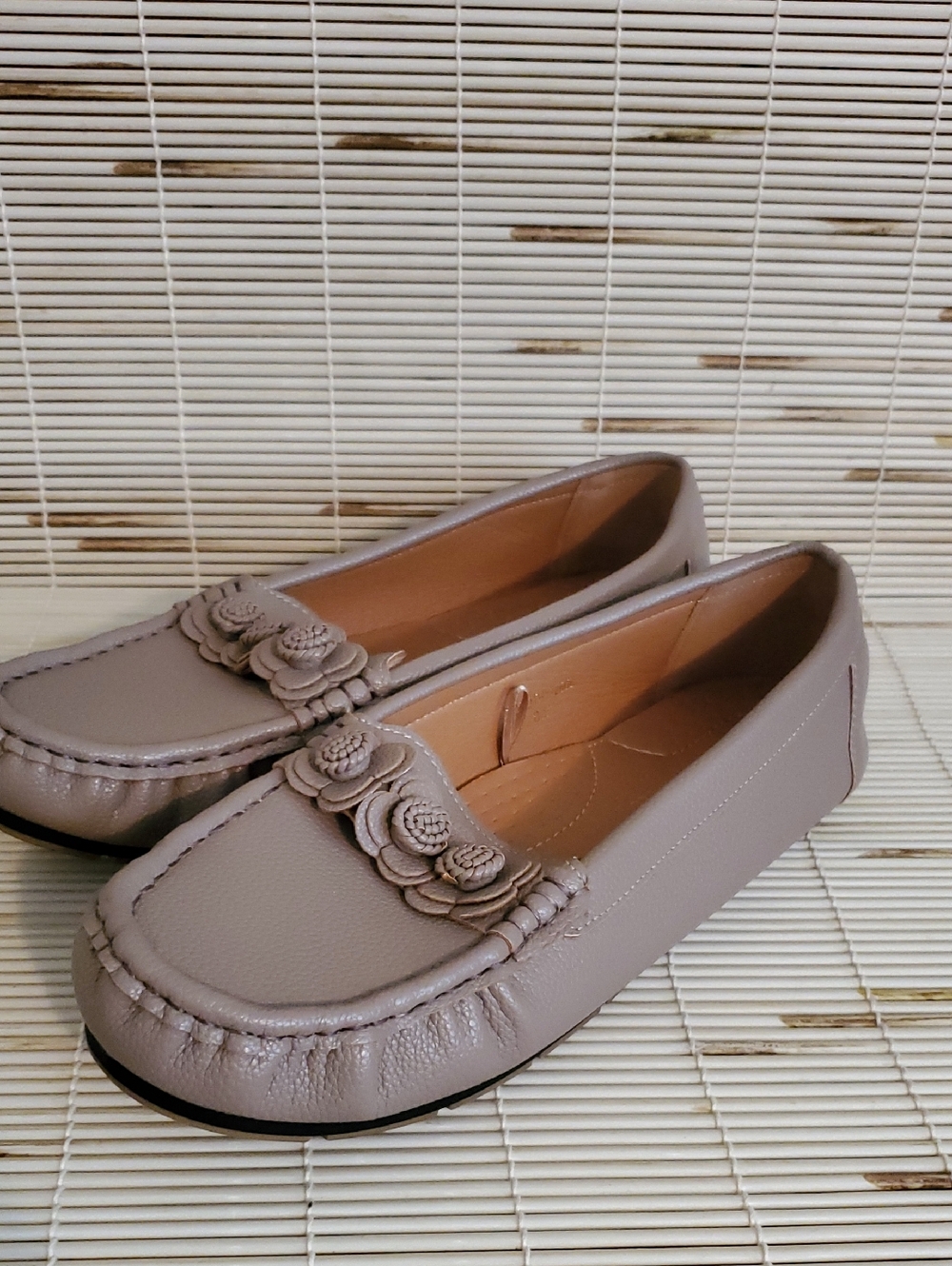 Alexis Bendel 8.5 Women's Taupe Floral Accent Moccasin Loafers